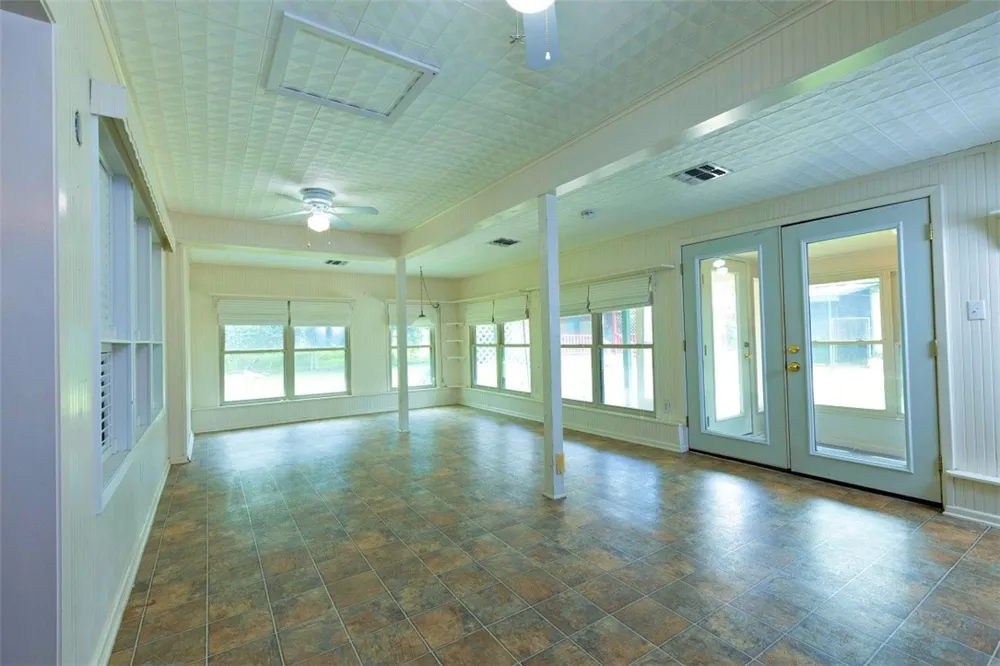 601 Poplar Street Jourdanton, TX 78026
