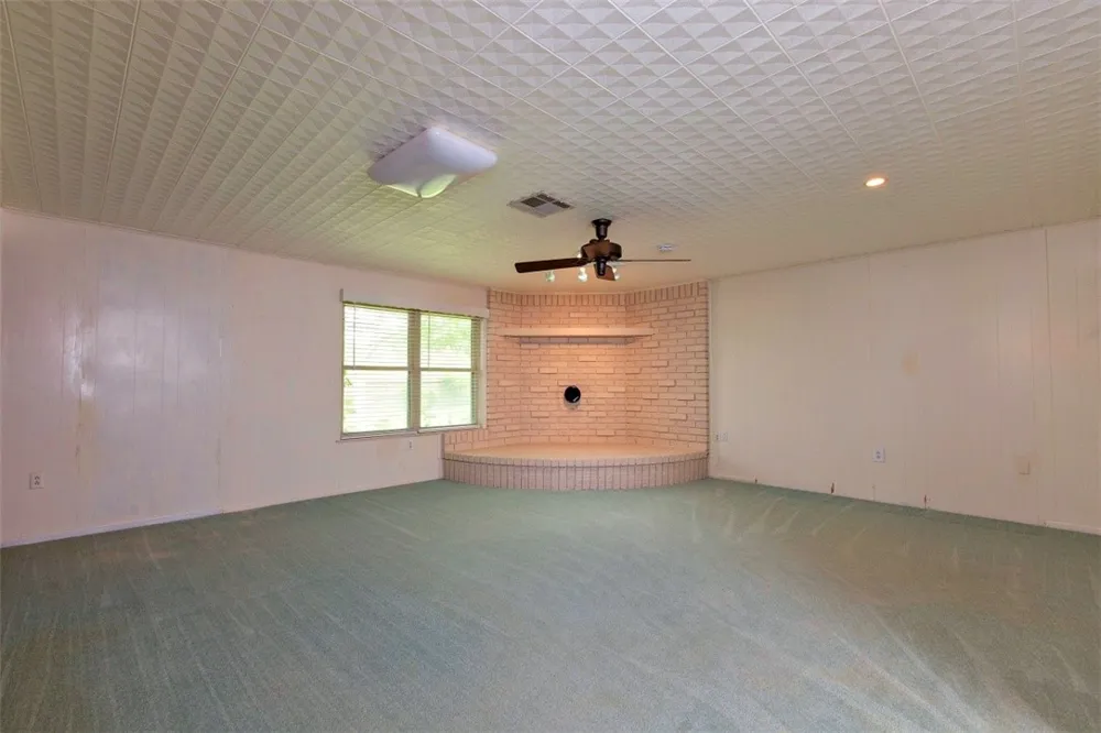 601 Poplar Street Jourdanton, TX 78026