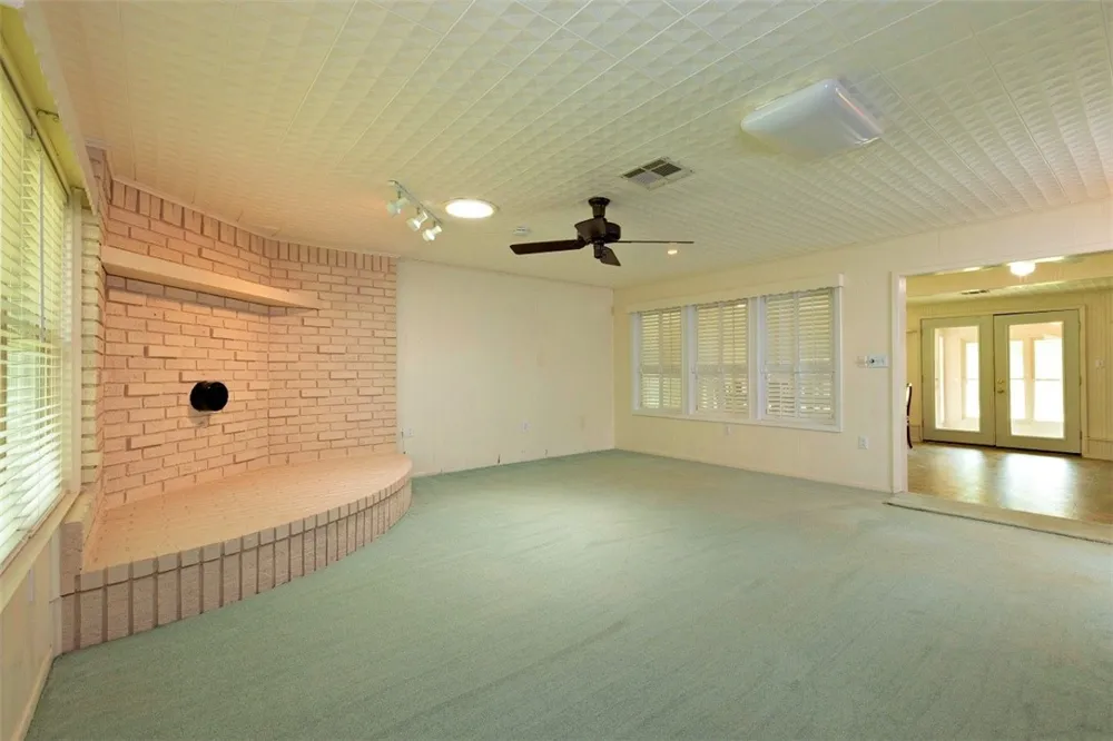 601 Poplar Street Jourdanton, TX 78026