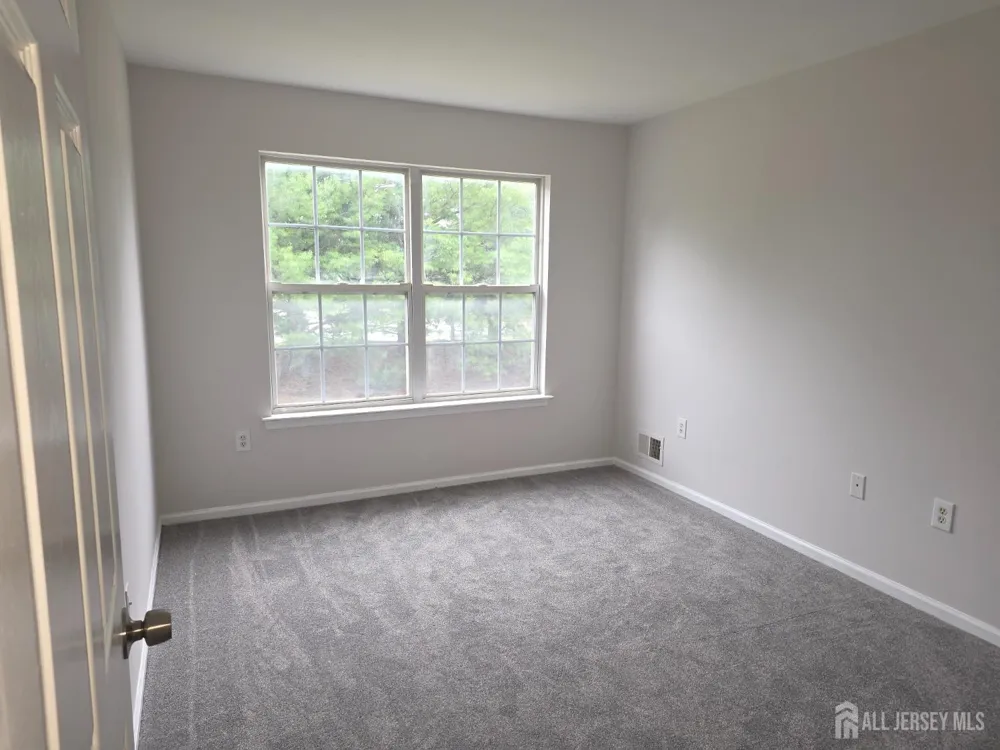12 Gallop Lane Franklin, NJ 08873