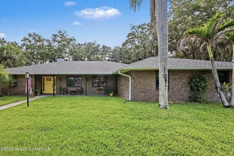 1810 Whispering Oaks Circle