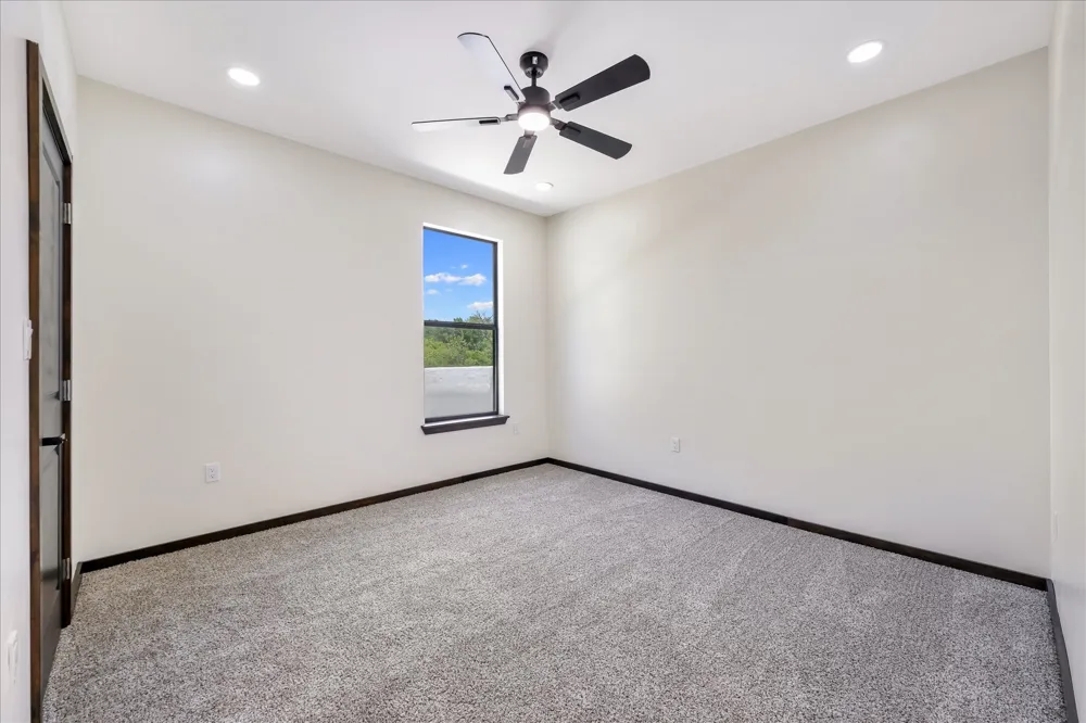 6027 Verde Way Dallas, TX 75211