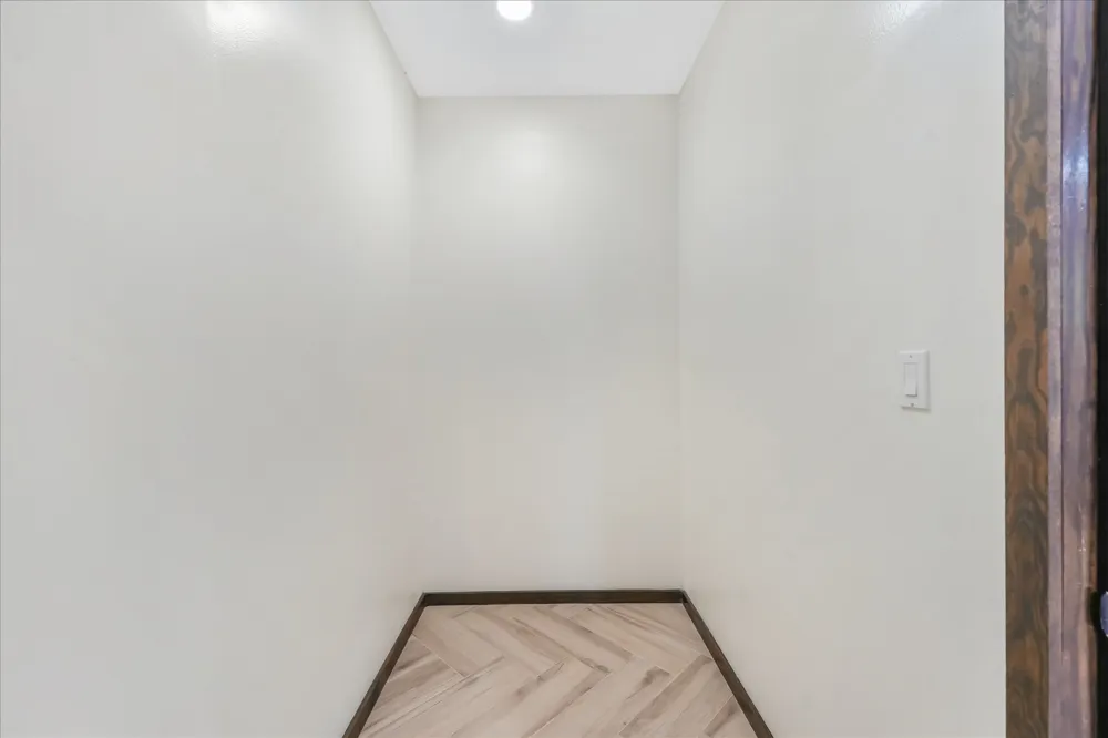 6027 Verde Way Dallas, TX 75211