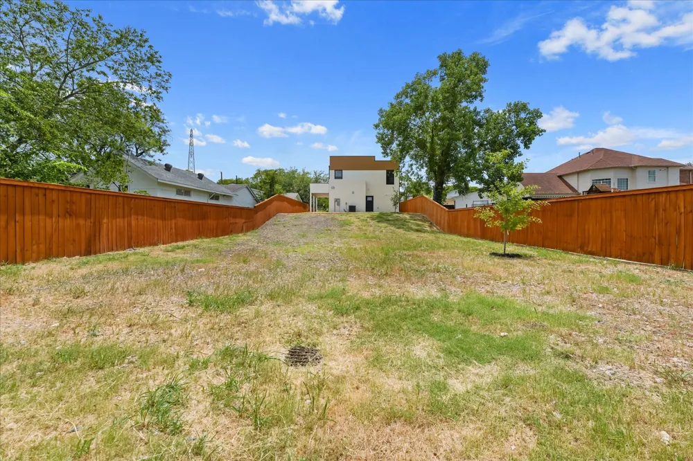 6027 Verde Way Dallas, TX 75211