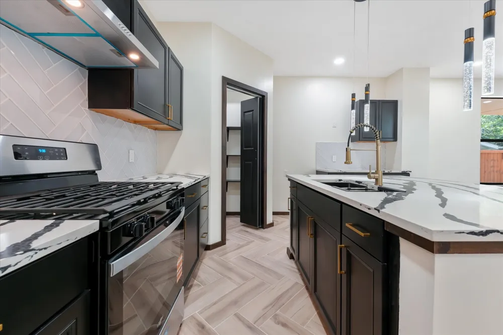 6027 Verde Way Dallas, TX 75211