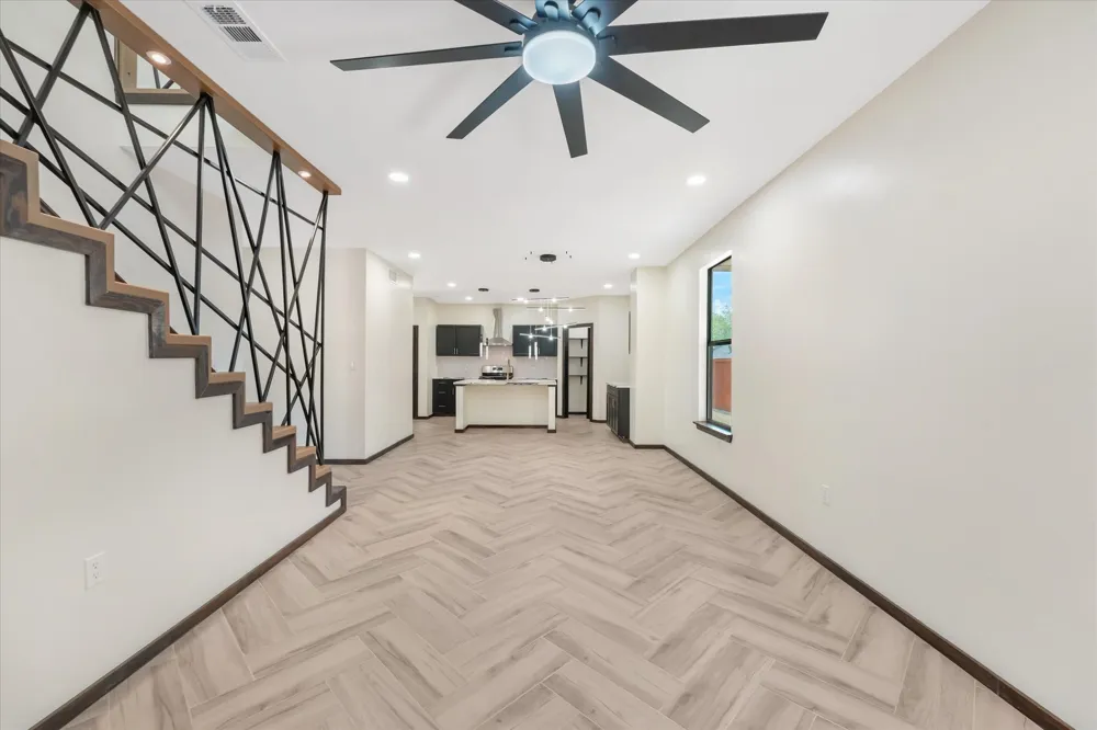 6027 Verde Way Dallas, TX 75211
