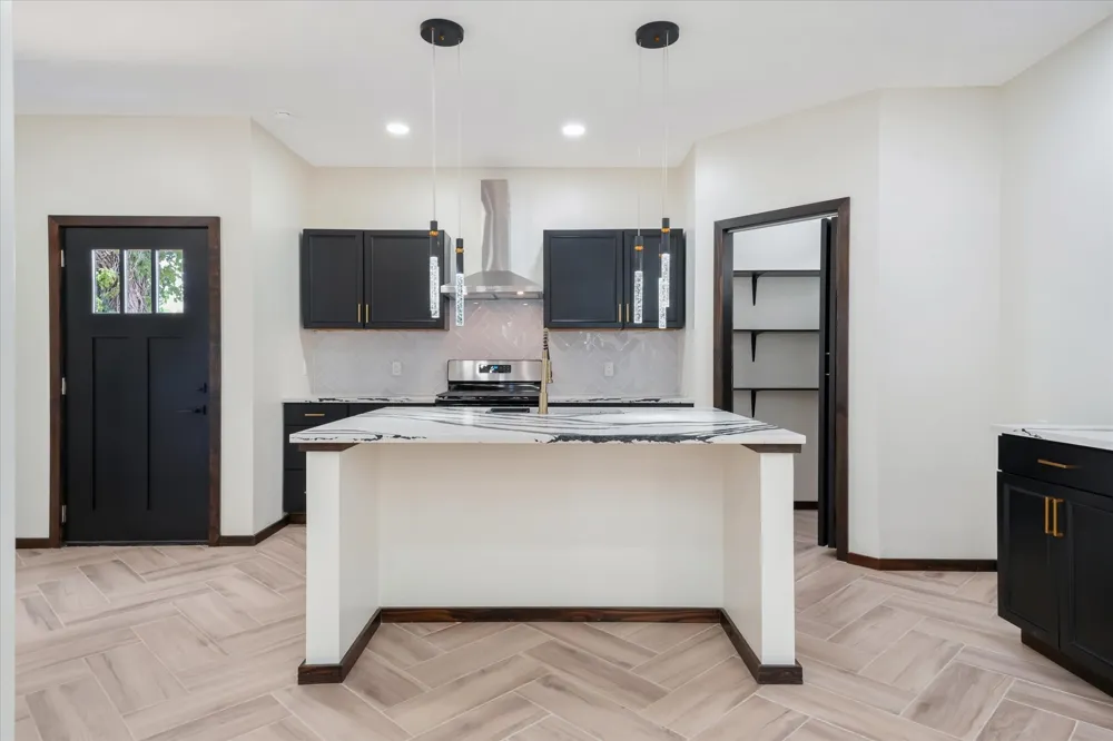 6027 Verde Way Dallas, TX 75211