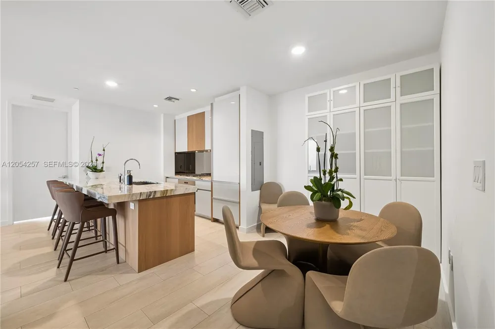 2831 S Bayshore Dr #1701 Coconut Grove, FL 33133