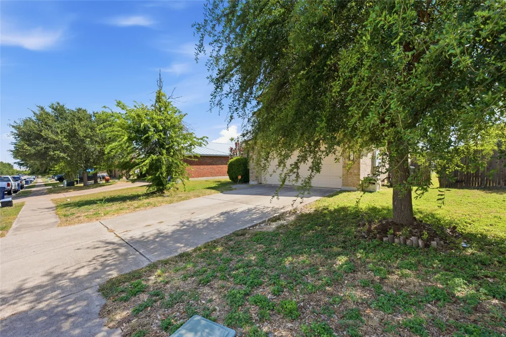 214 Woodley Road Leander, TX 78641