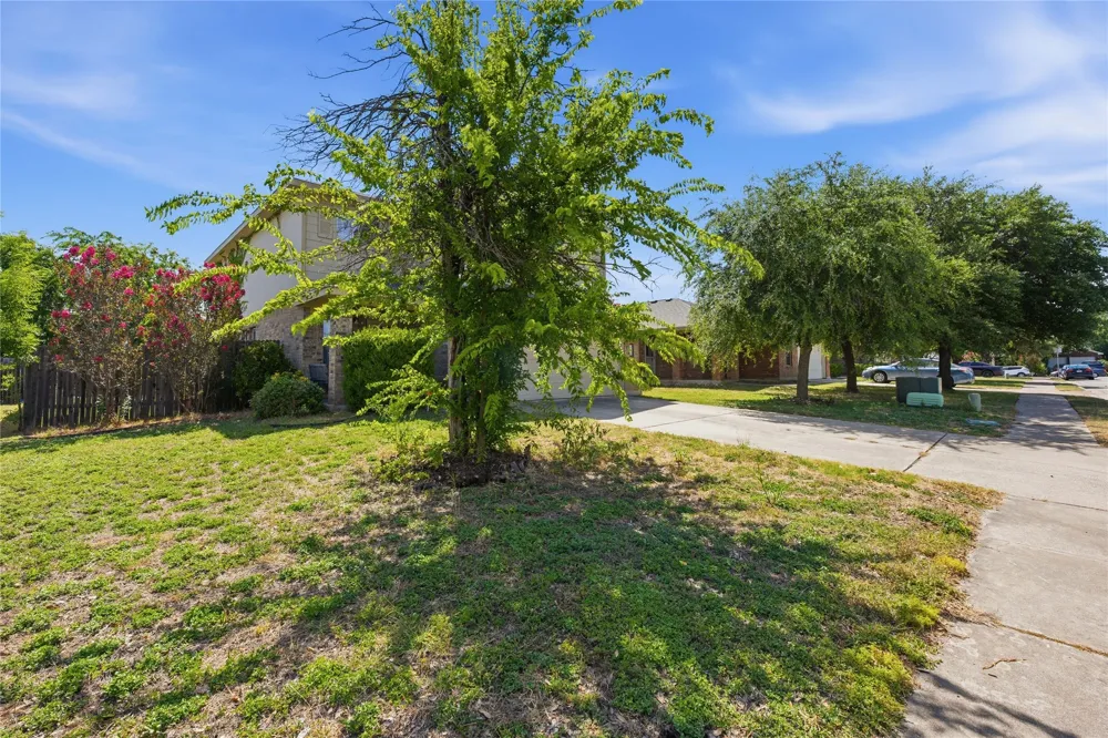 214 Woodley Road Leander, TX 78641