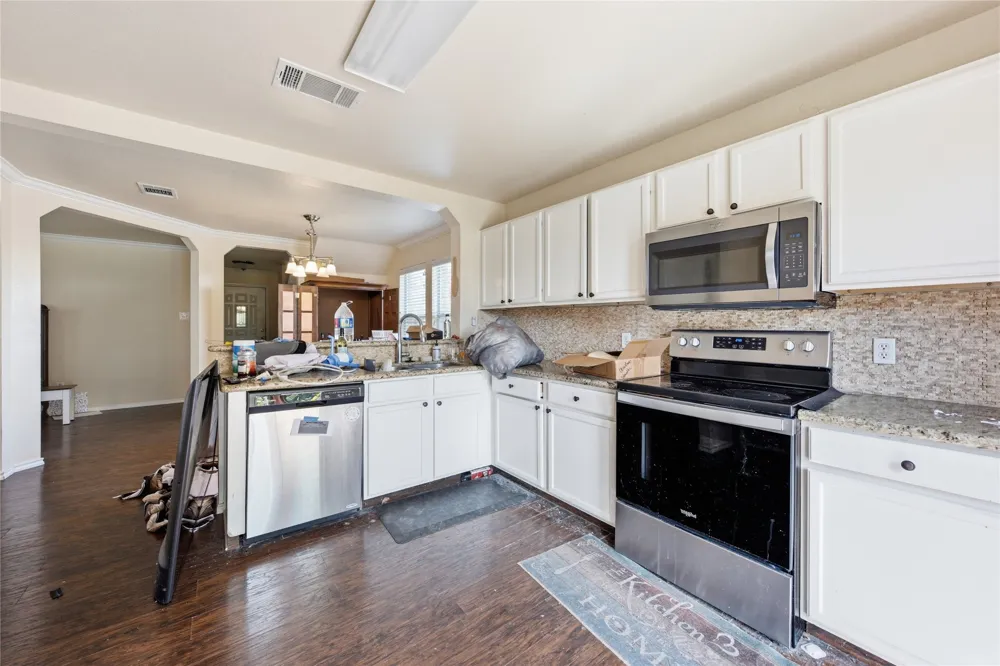 214 Woodley Road Leander, TX 78641