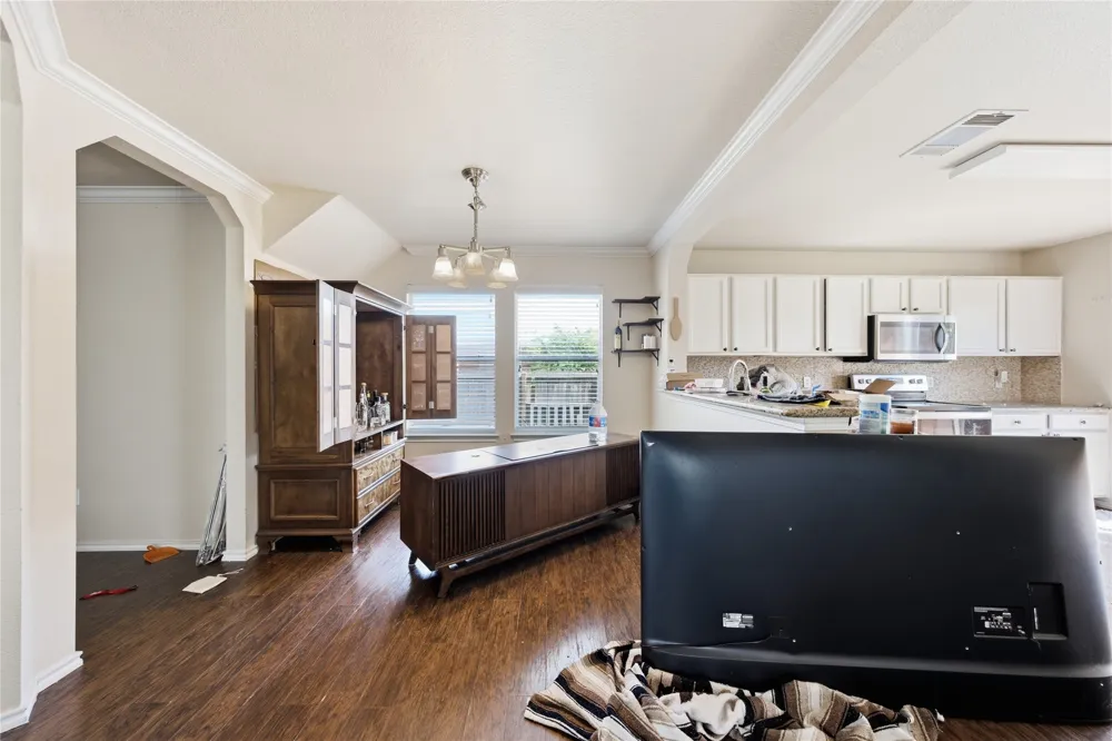 214 Woodley Road Leander, TX 78641