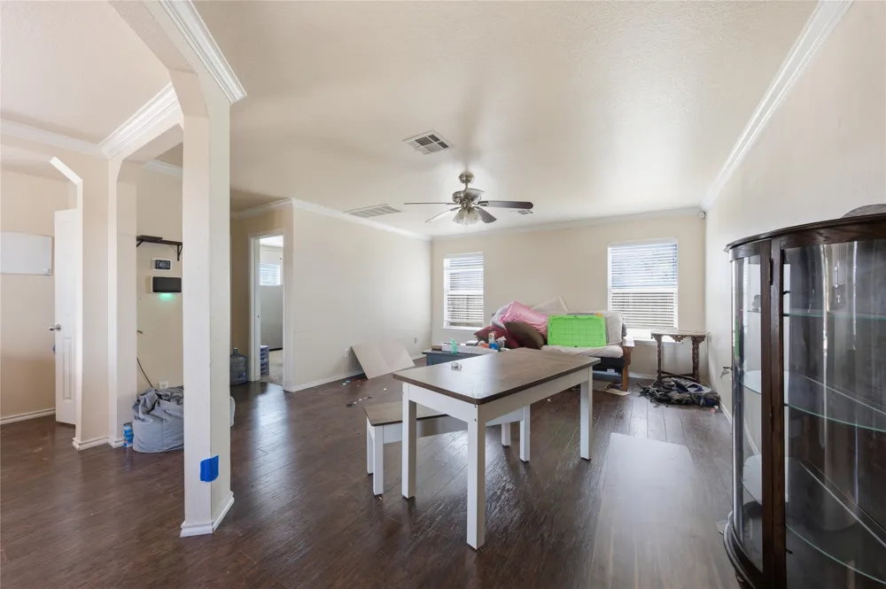 214 Woodley Road Leander, TX 78641
