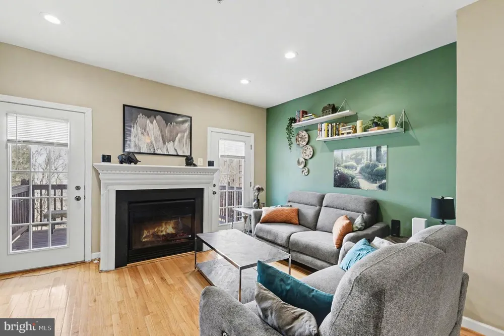8016 PENNINGTON DRIVE Laurel, MD 20724