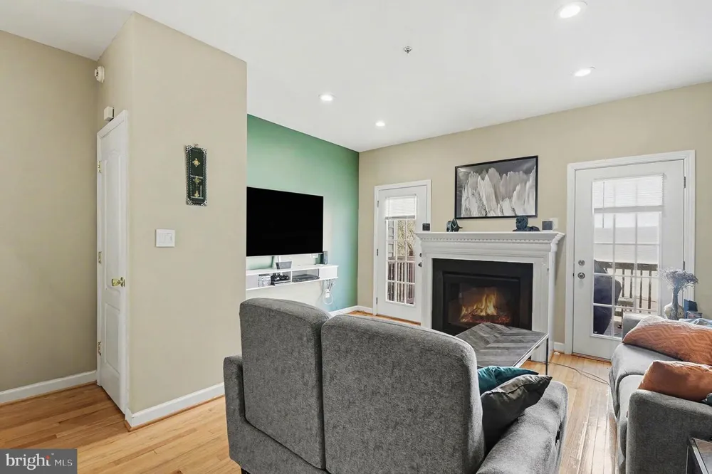 8016 PENNINGTON DRIVE Laurel, MD 20724
