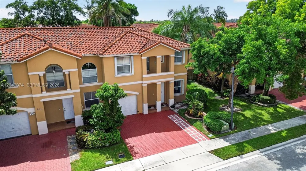 913 NW 135th Ave Pembroke Pines, FL 33028