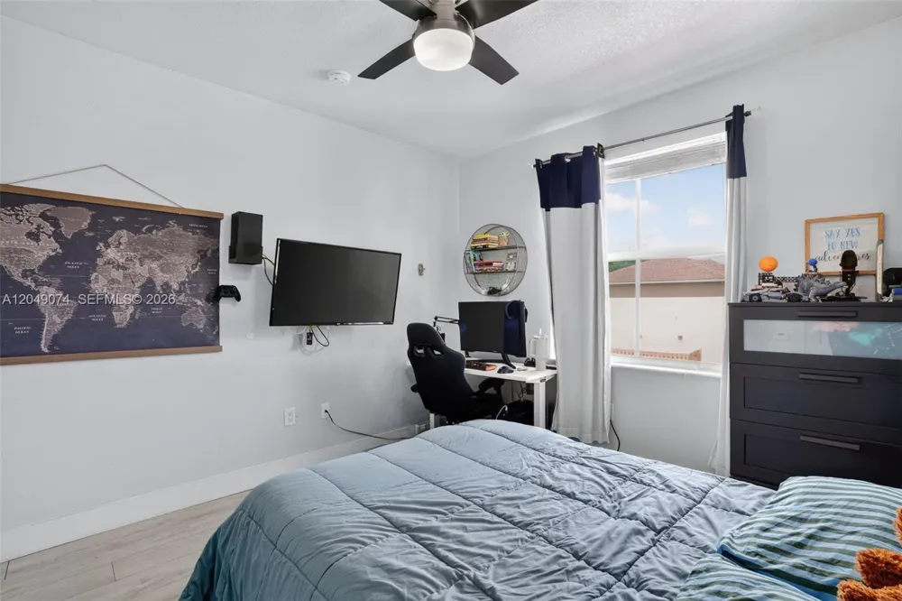 913 NW 135th Ave Pembroke Pines, FL 33028
