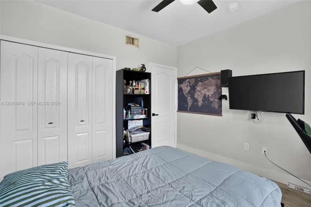 913 NW 135th Ave Pembroke Pines, FL 33028