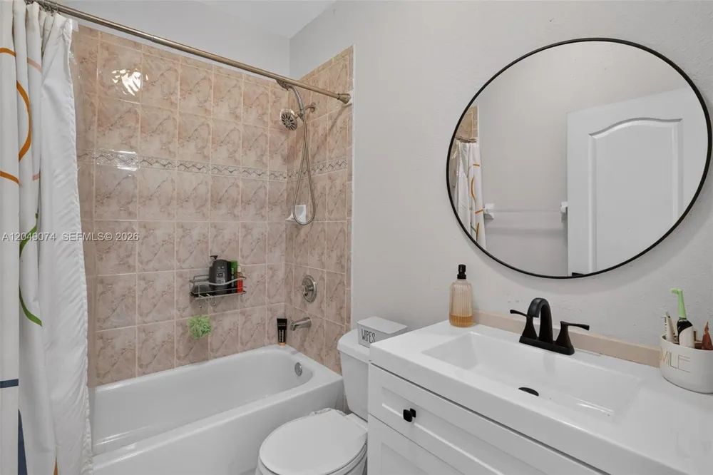 913 NW 135th Ave Pembroke Pines, FL 33028