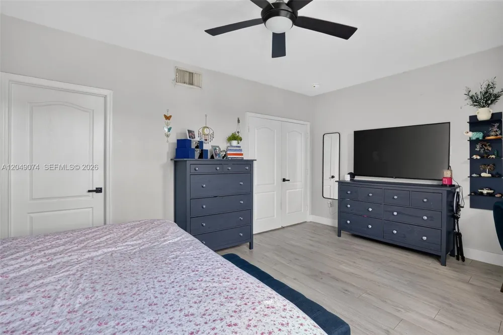 913 NW 135th Ave Pembroke Pines, FL 33028