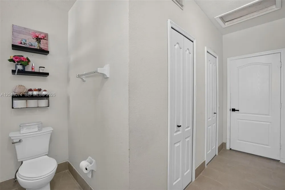 913 NW 135th Ave Pembroke Pines, FL 33028