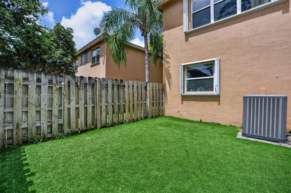 913 NW 135th Ave Pembroke Pines, FL 33028