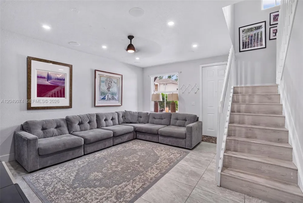 913 NW 135th Ave Pembroke Pines, FL 33028
