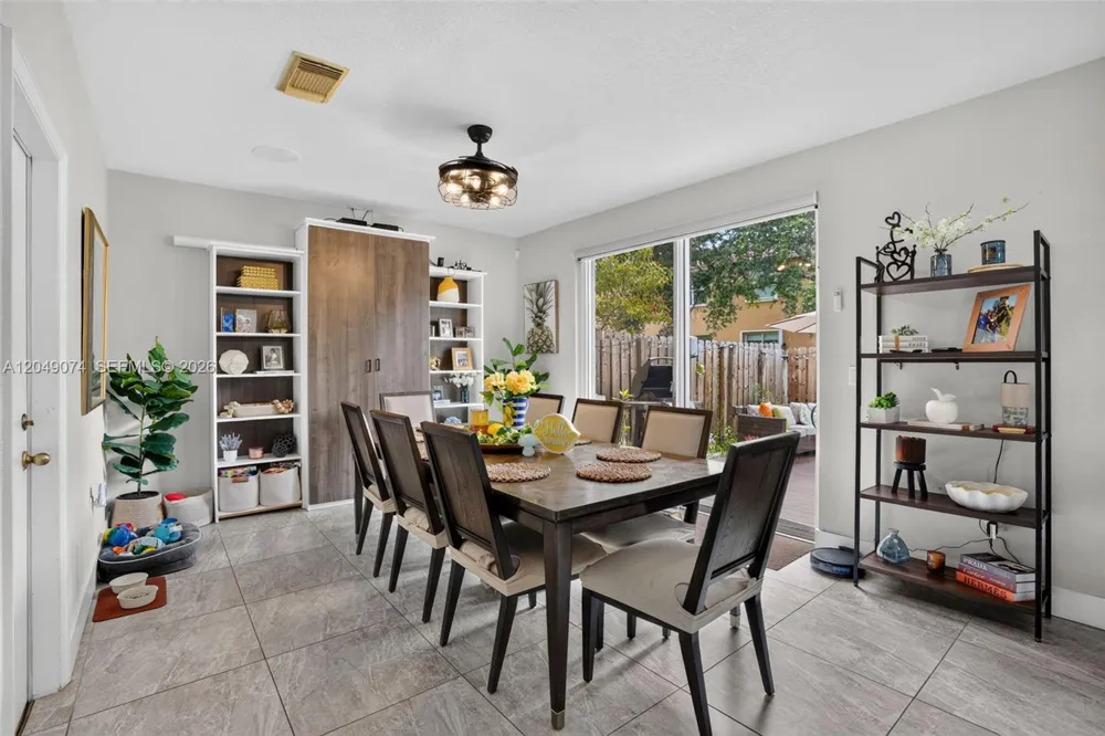 913 NW 135th Ave Pembroke Pines, FL 33028
