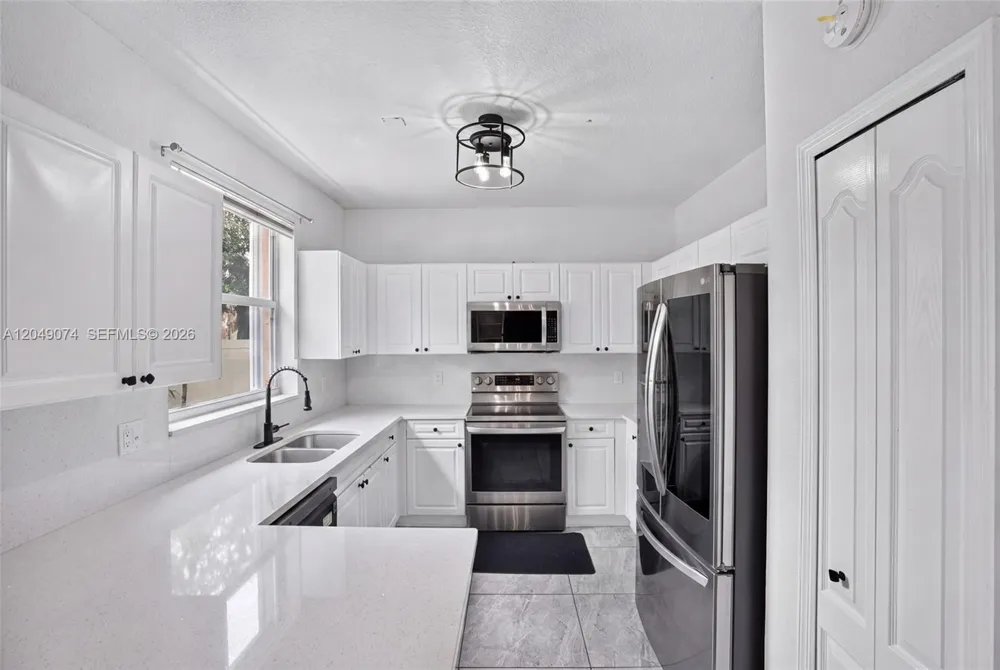 913 NW 135th Ave Pembroke Pines, FL 33028