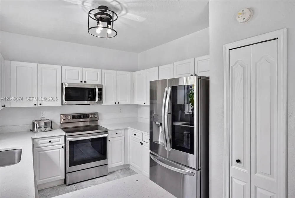 913 NW 135th Ave Pembroke Pines, FL 33028