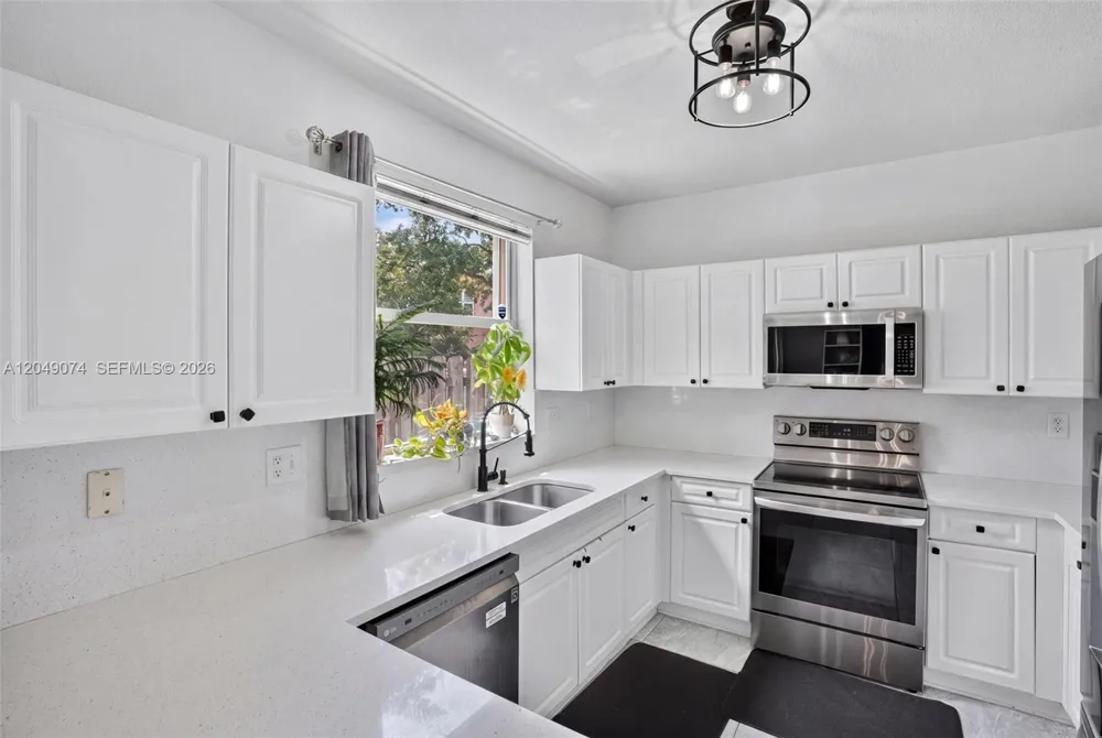 913 NW 135th Ave Pembroke Pines, FL 33028