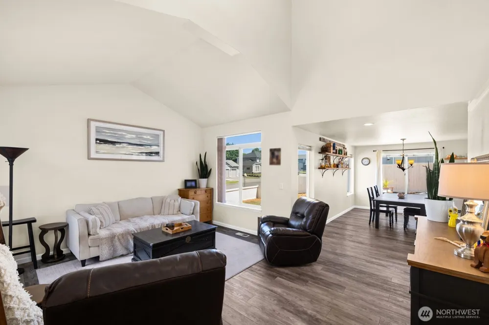 1959 Highpoint Street Enumclaw, WA 98022