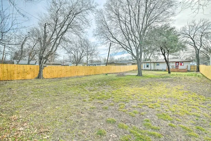 601 Circle Drive Arlington, TX 76010