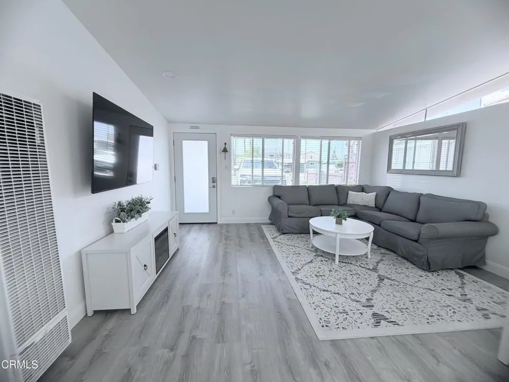 2263 Pierpont Boulevard Ventura, CA 93001