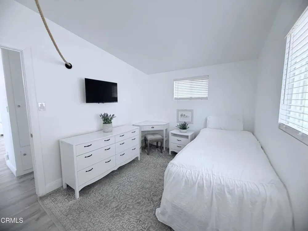 2263 Pierpont Boulevard Ventura, CA 93001