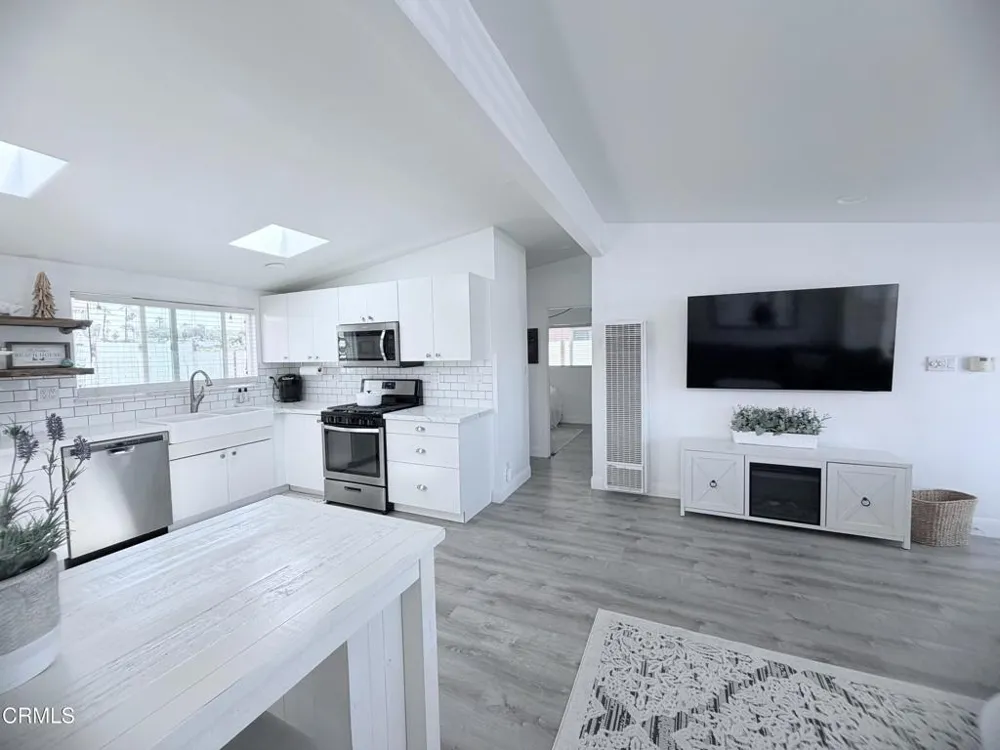 2263 Pierpont Boulevard Ventura, CA 93001
