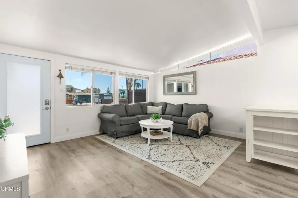 2263 Pierpont Boulevard Ventura, CA 93001