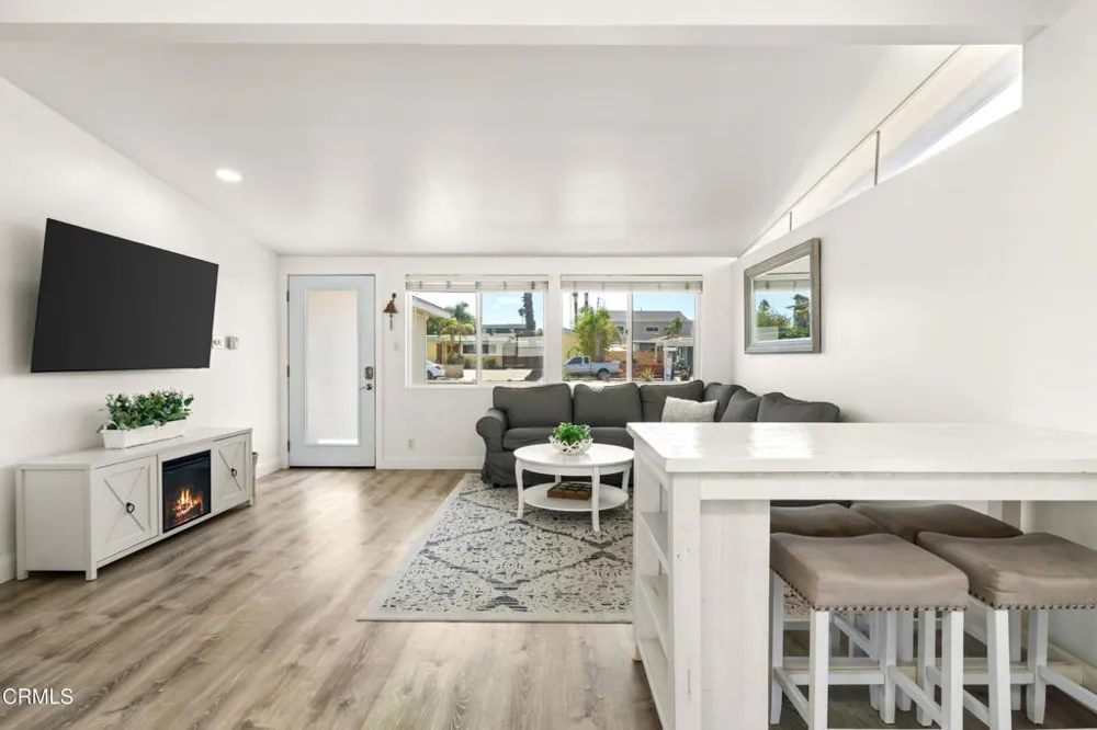 2263 Pierpont Boulevard Ventura, CA 93001