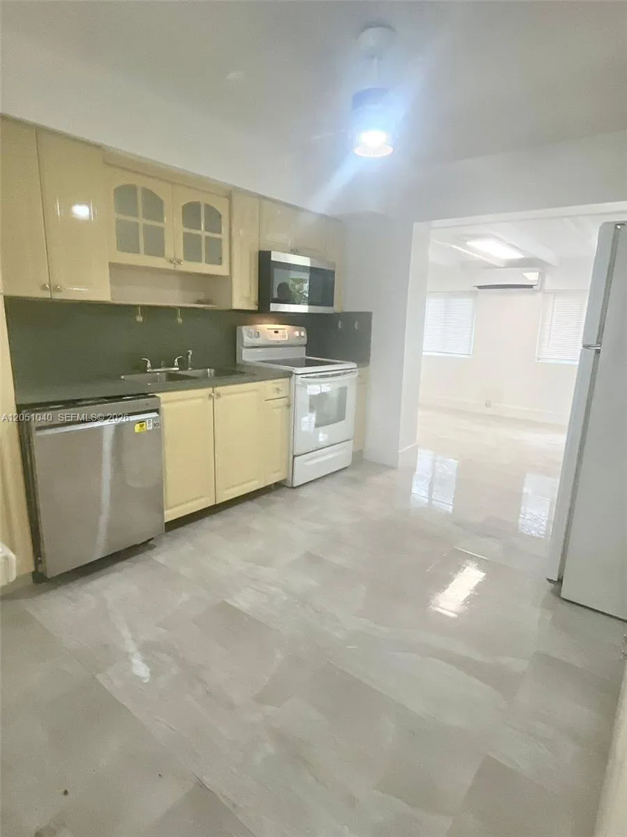 116 EDMUND RD West Park, FL 33023