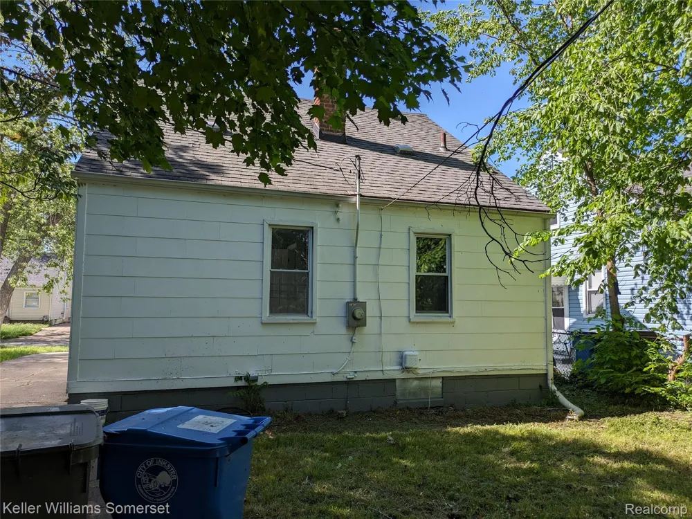 26671 W Hills Drive Inkster City, MI 48141
