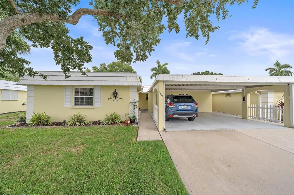 5865 TIDEWOOD AVENUE #8 Sarasota, FL 34231