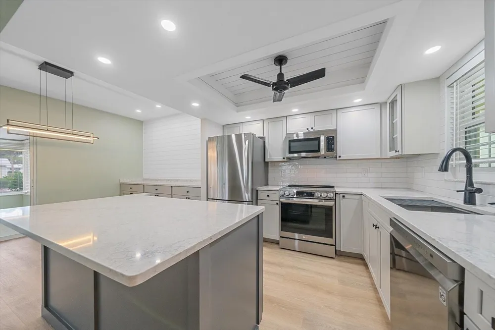 5865 TIDEWOOD AVENUE #8 Sarasota, FL 34231