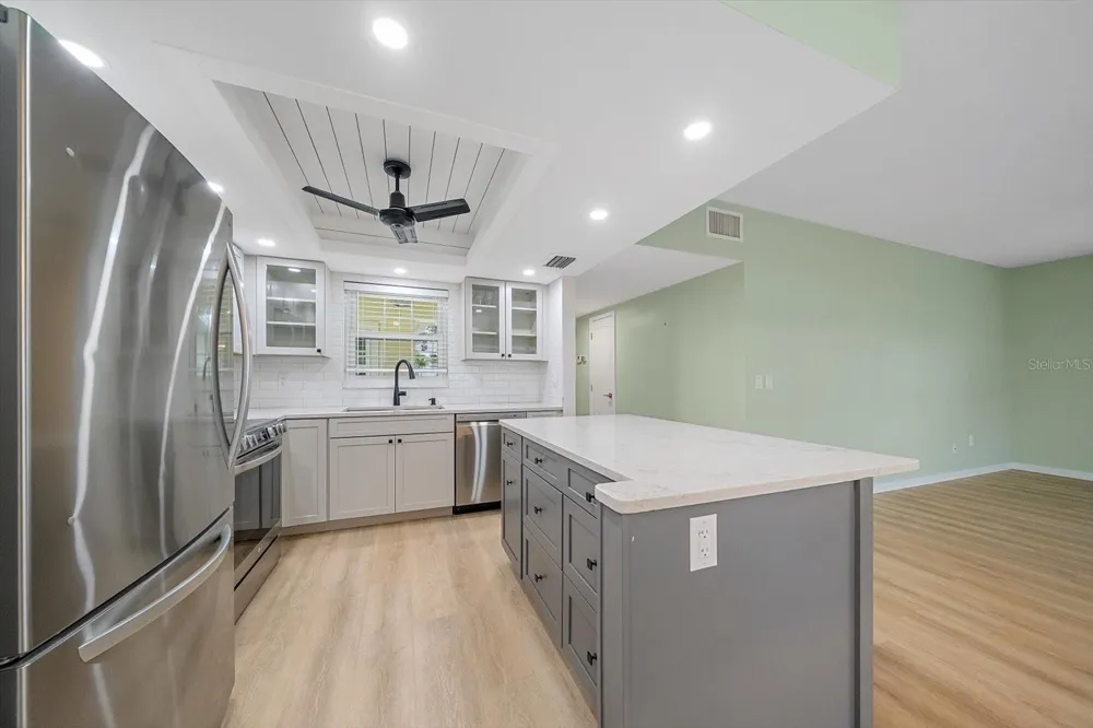 5865 TIDEWOOD AVENUE #8 Sarasota, FL 34231