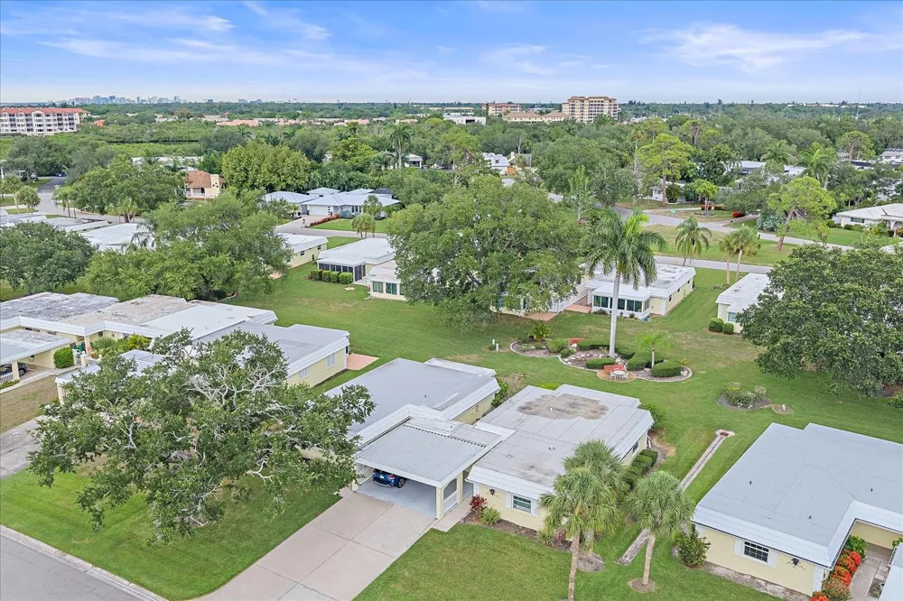 5865 TIDEWOOD AVENUE #8 Sarasota, FL 34231