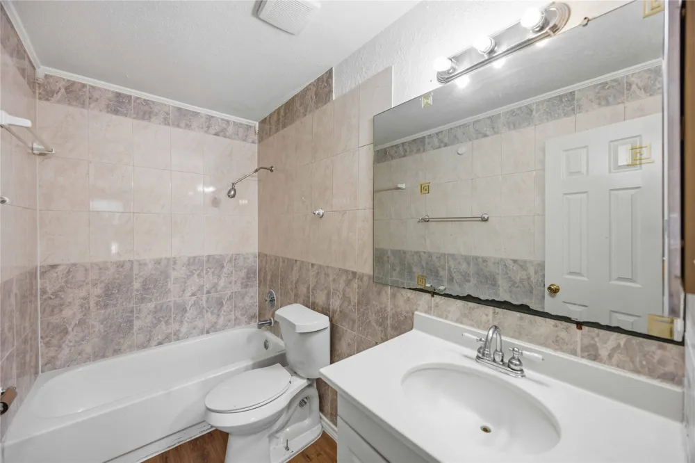 9797 Leawood Boulevard #1202 Houston, TX 77099