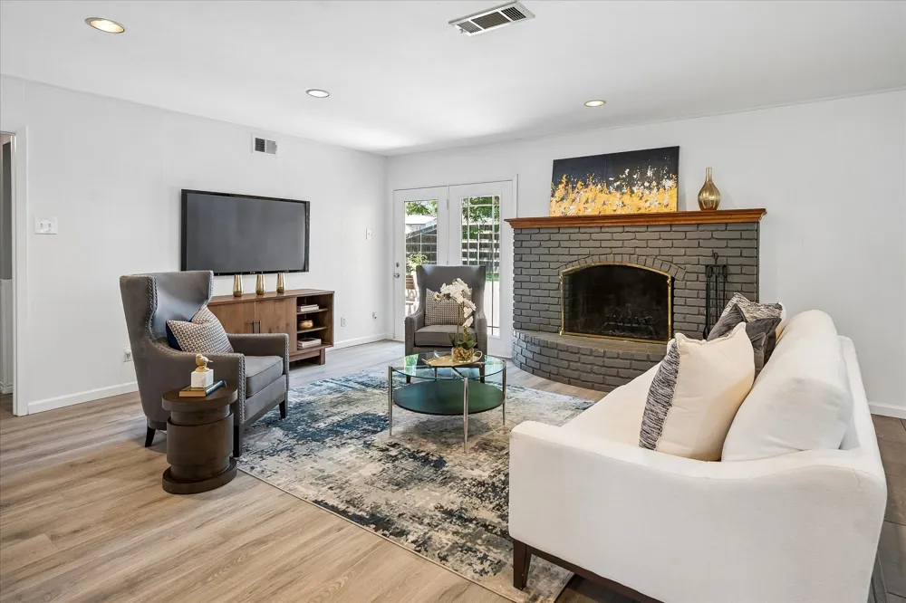 216 Huntingdon Drive Irving, TX 75061