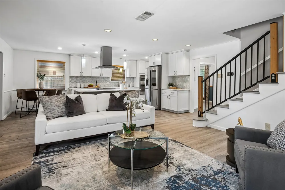 216 Huntingdon Drive Irving, TX 75061