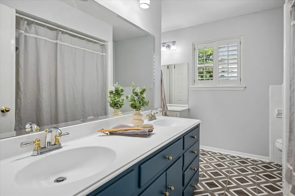 216 Huntingdon Drive Irving, TX 75061