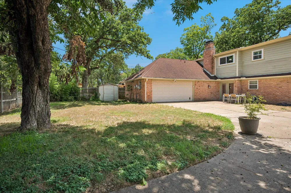 216 Huntingdon Drive Irving, TX 75061