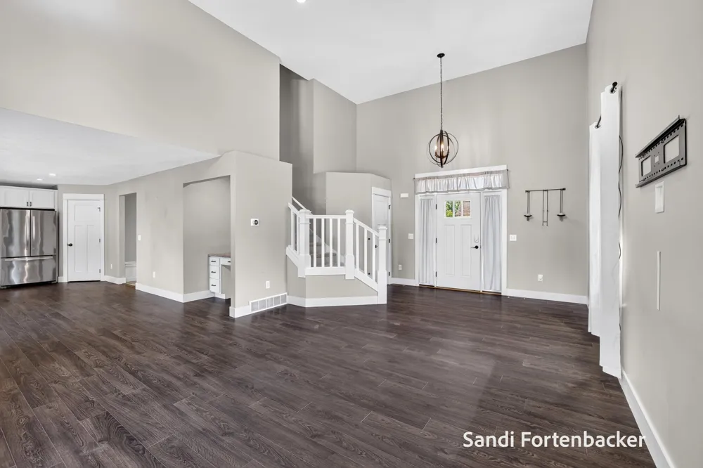 6635 Timberbrook Court Norton Shores, MI 49441